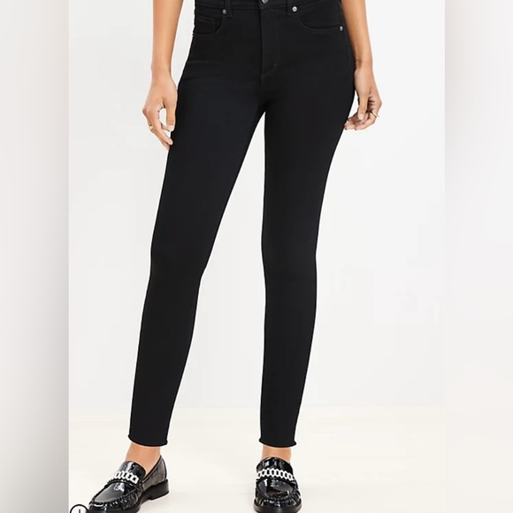 NWT LOFT 5 pocket Skinny Midrise Regular Petite Size 31 Black Jeans - Picture 1 of 4